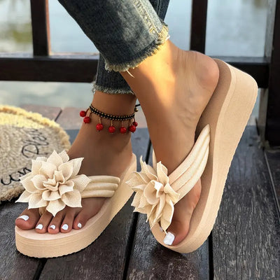 Petra - Charmante Keil-Flip-Flops