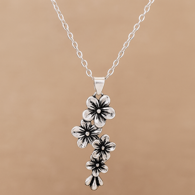 Kirschblüten-Halskette - Elegantes Design für Frauen
