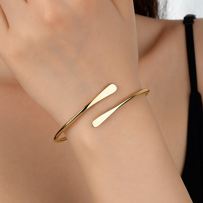 Vina Elegantes offenes Manschettenarmband - Schlankes Design mit flachem Ende