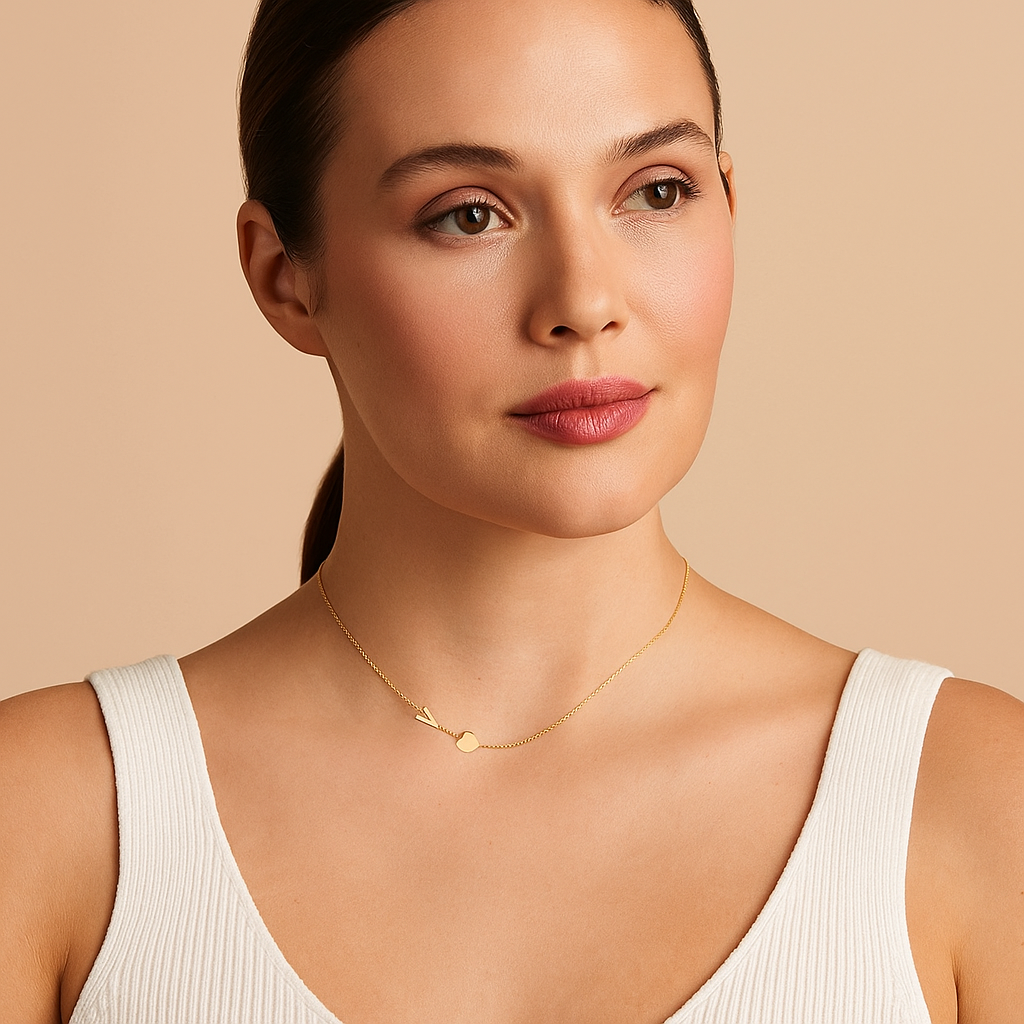 Zierliche Gold Sideways Initial & Herz Choker Halskette - A-Z Buchstaben für Frauen