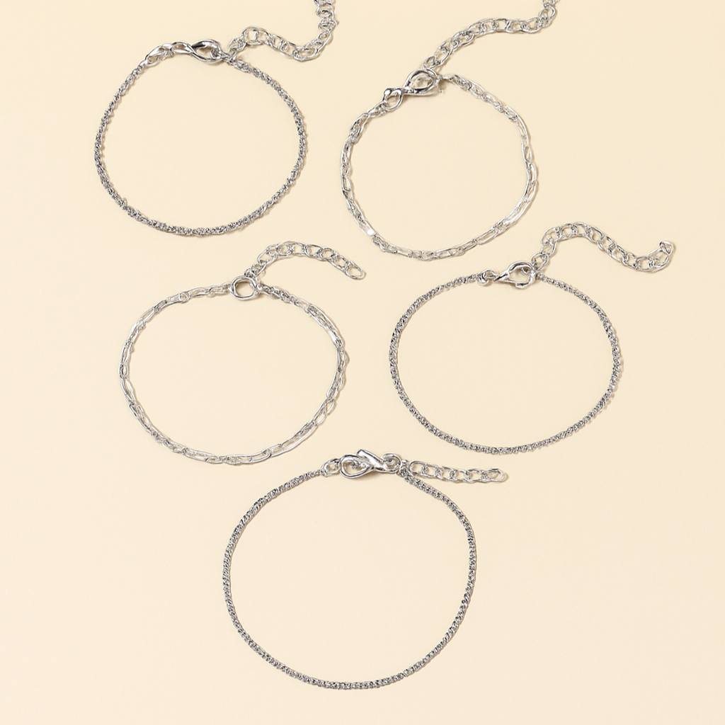 Elegantes & schickes 5-teiliges goldfarbenes dünnes Kettenarmband-Set