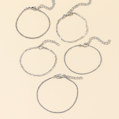 Elegantes & schickes 5-teiliges goldfarbenes dünnes Kettenarmband-Set