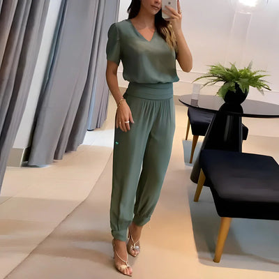 Atara - Weich fallendes Oberteil mit V-Ausschnitt und taillierte Hose mit hoher Taille
