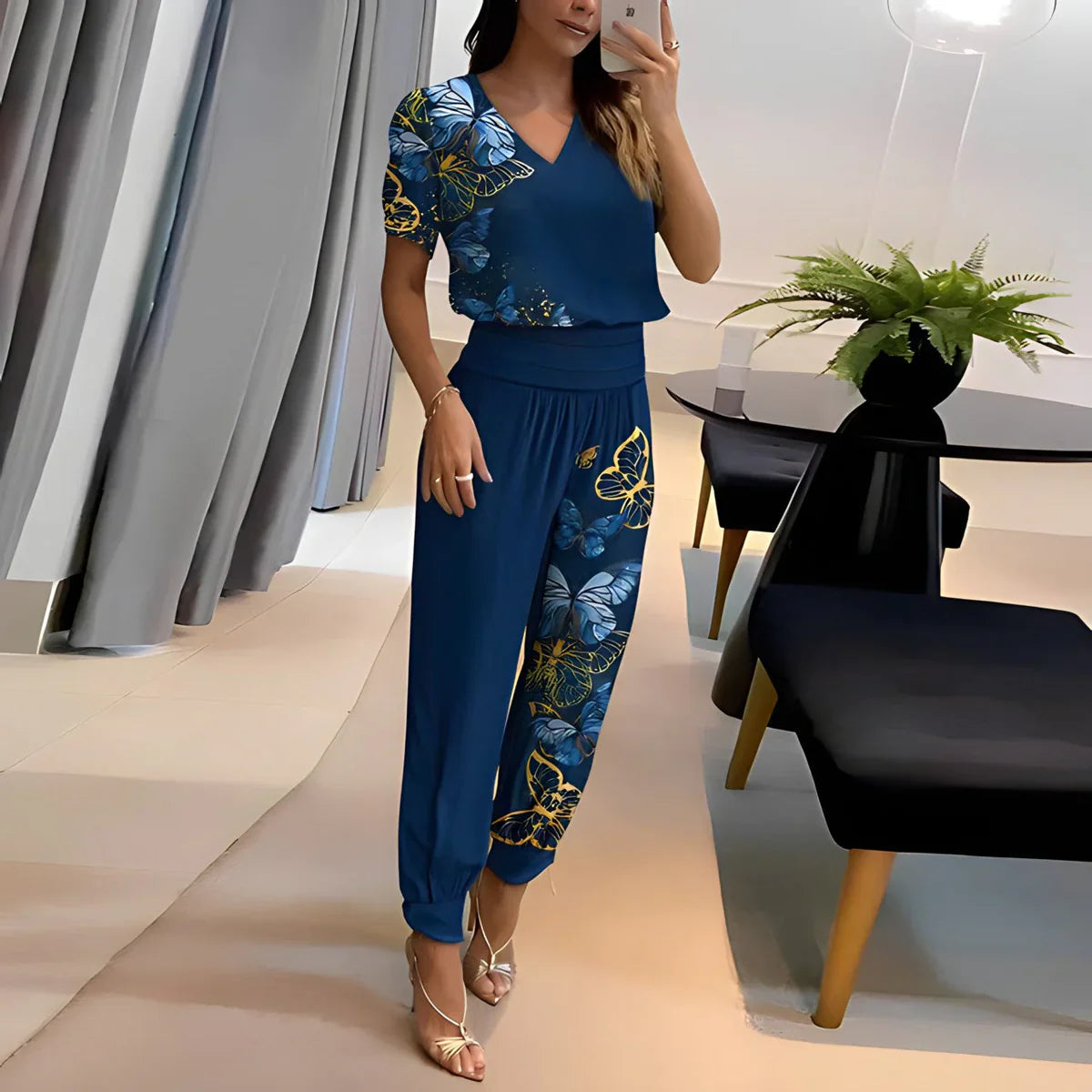 Atara - Weich fallendes Oberteil mit V-Ausschnitt und taillierte Hose mit hoher Taille