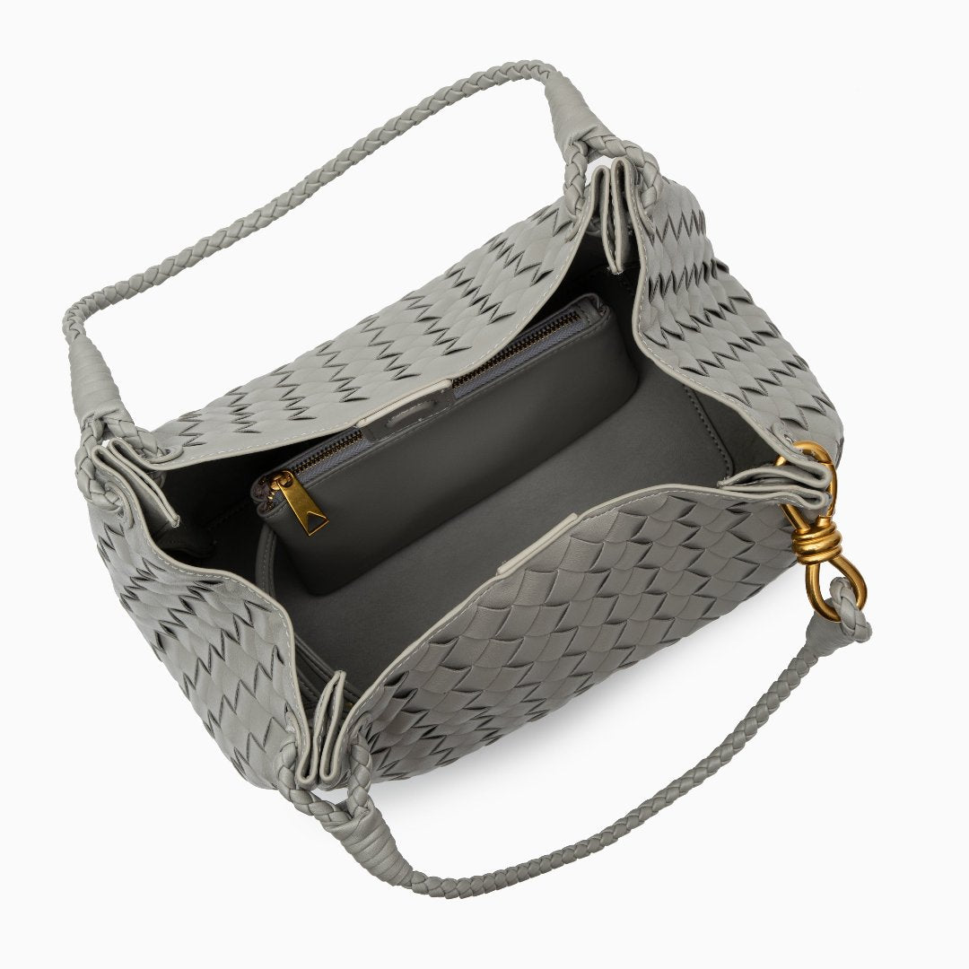 Valeria | Geflochtene schwarze Damenhandtasche aus veganem Leder mit Schulterriemen & goldenen Details