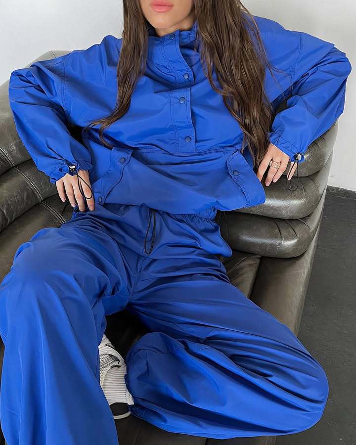 Damenjacke Wasserabweisend mit Kapuze und Regulablem Bund