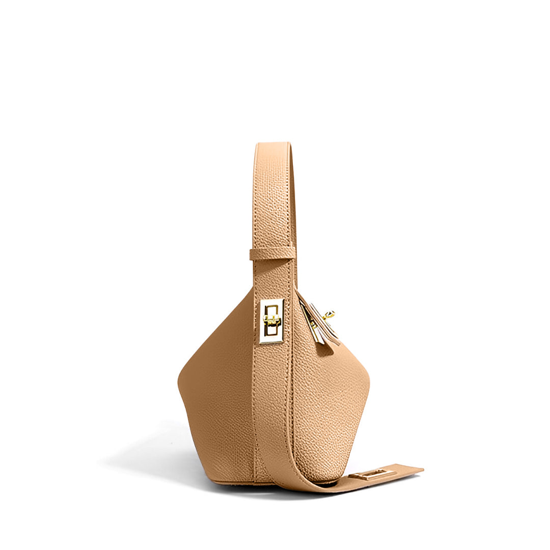 Delia | Kleine Damen-Schultertasche aus strukturiertem Leder in Camel mit goldfarbenem Schlossverschluss
