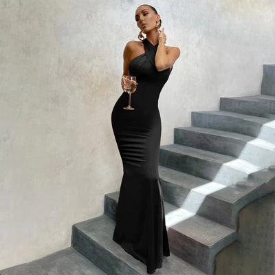 Elegantes Halterneck-Abendkleid aus Satin – Figurbetont & Rückenfrei