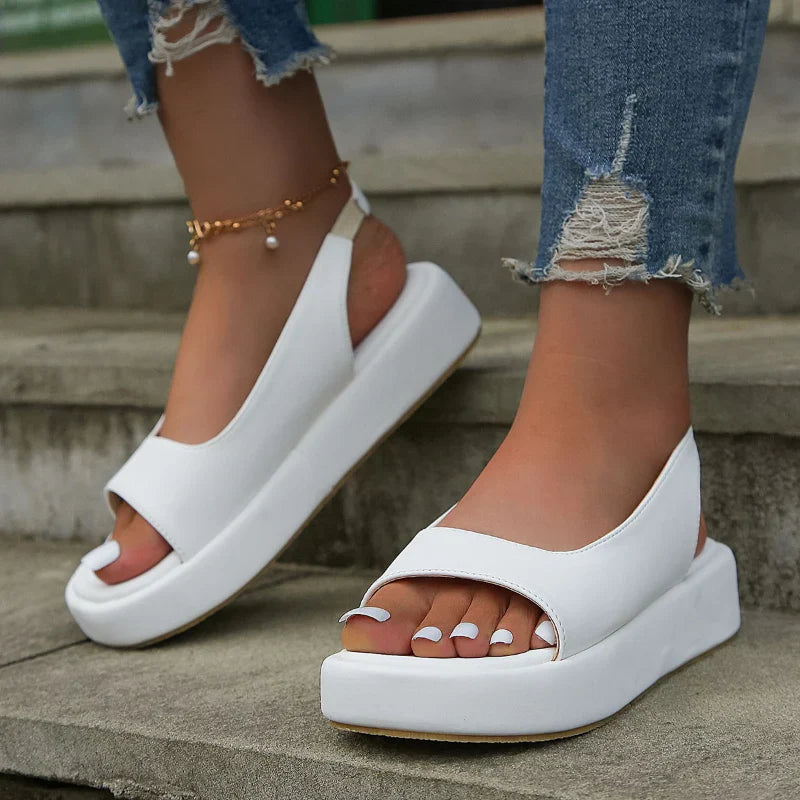 Trina – Stylische Plateausandalen