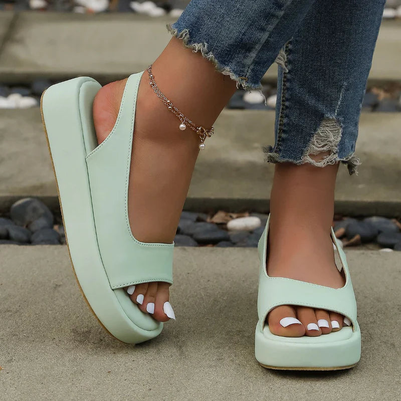 Trina – Stylische Plateausandalen