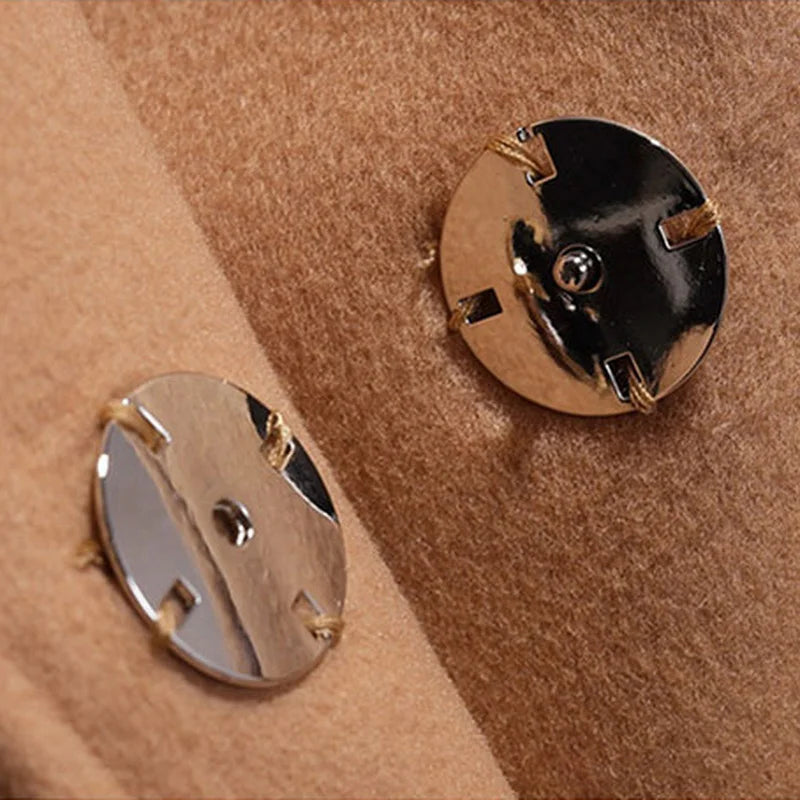 Kurzer Herrenmantel mit Reverskragen