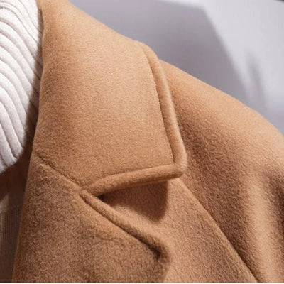 Kurzer Herrenmantel mit Reverskragen