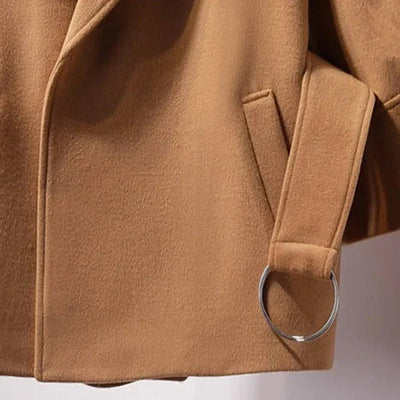 Kurzer Herrenmantel mit Reverskragen