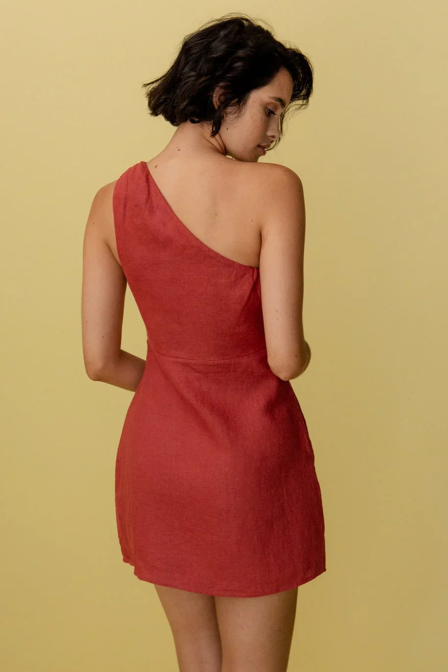 Geneva – One-Shoulder-Minikleid aus Leinen