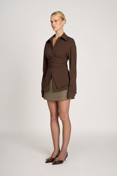 Braune Oversize Bluse mit Drapierung und Hemdkragen für Damen