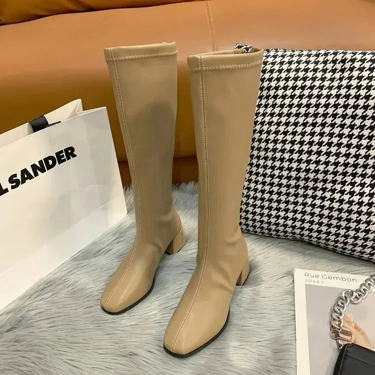 Kniehohe Stiefel mit elegantem Charme