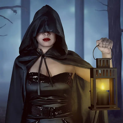 NightShade Halloween Cape – Schwarzes Polyester Kostüm mit Kapuze
