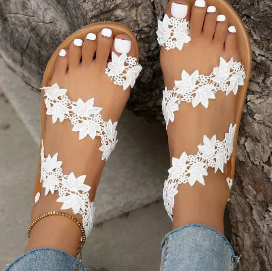 Ricca – Verspielte Schmetterlings- und Blumensandalen