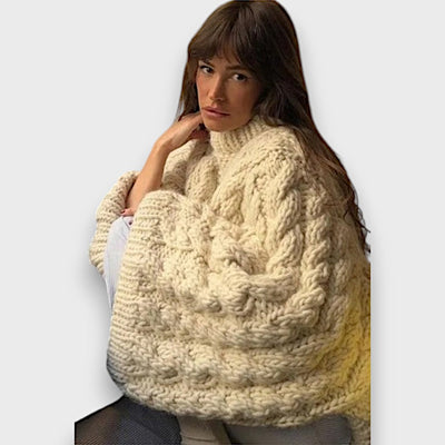 Knita – Grobstrickpullover mit Zopfmuster