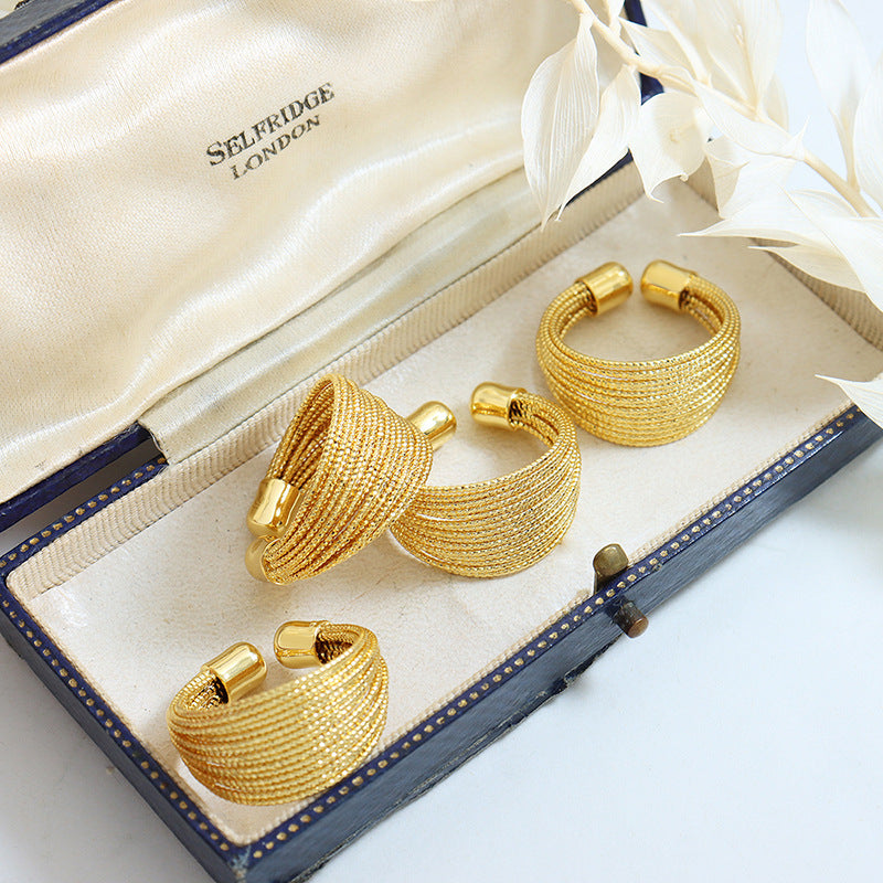 Vera Gold Ring mit offener Spitze