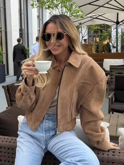 Kamille | Kurze Damenjacke aus kamelfarbenem Wildleder mit Reißverschluss