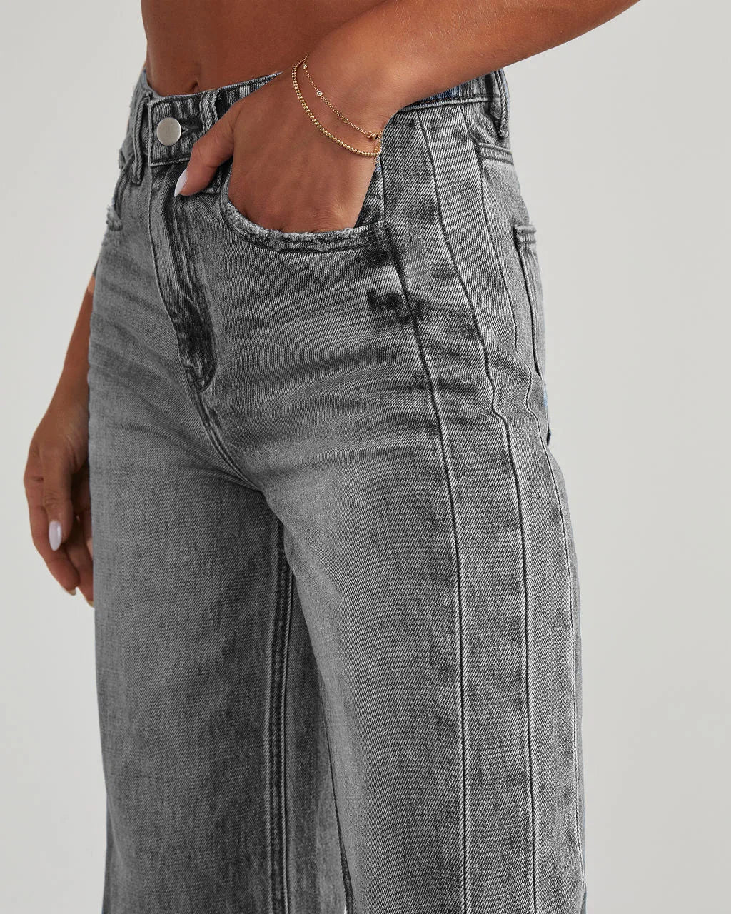 Damen-Weitbein-Jeans in Grau mit Raw-Hem