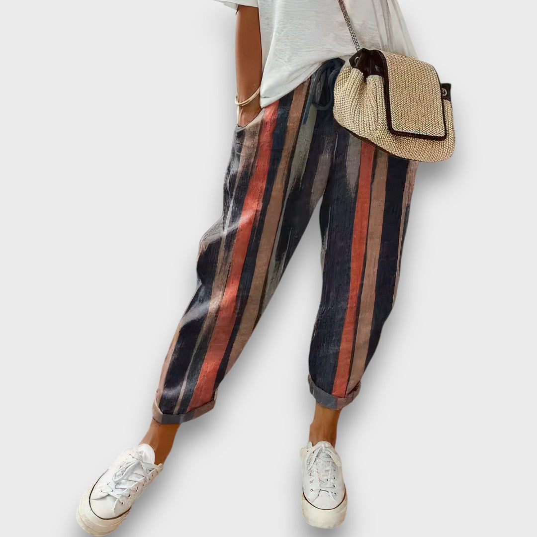 Lenja – Leichte Sommerhose mit künstlerischem Print