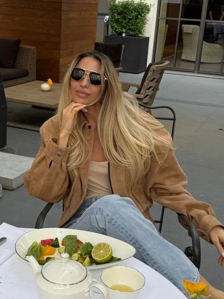 Kamille | Kurze Damenjacke aus kamelfarbenem Wildleder mit Reißverschluss