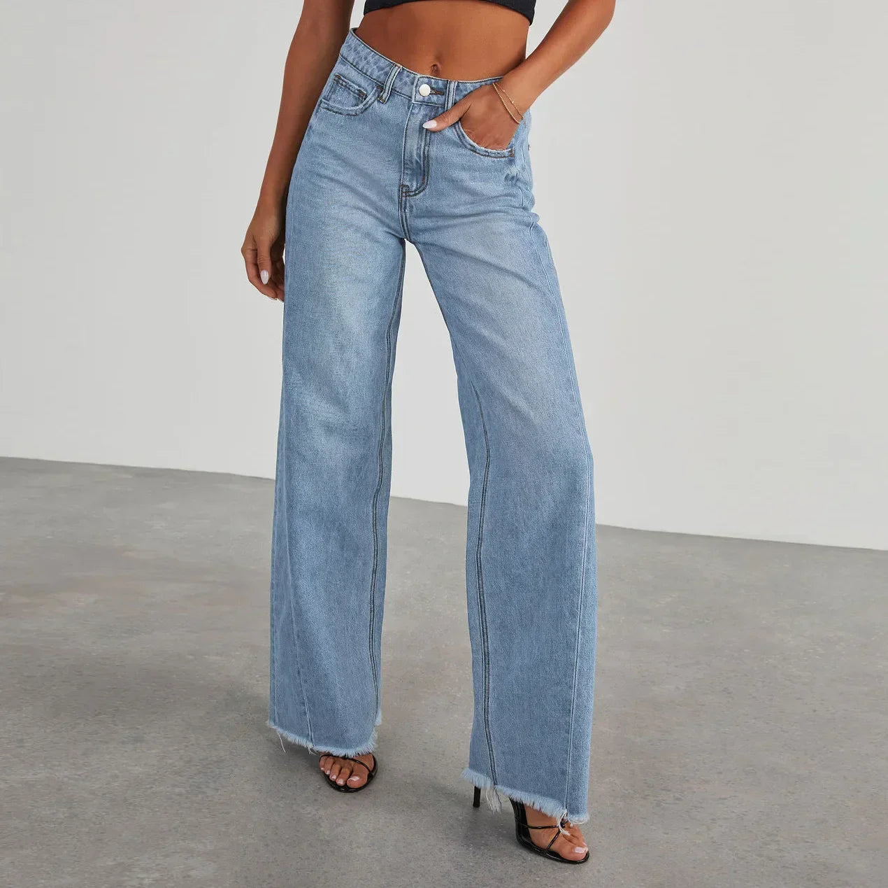Damen-Weitbein-Jeans in Grau mit Raw-Hem