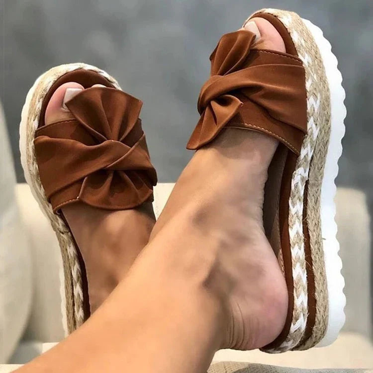 Keinna – Charmante Plateau-Sandalen mit Schleife