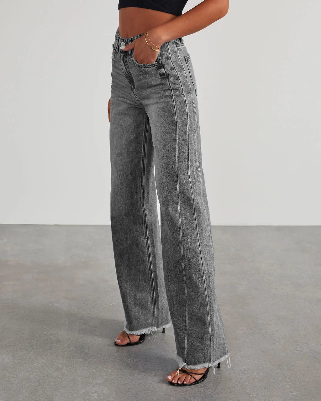 Damen-Weitbein-Jeans in Grau mit Raw-Hem