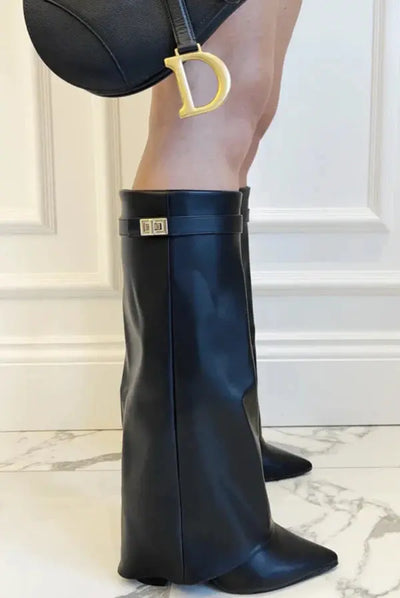 Damenstiefel mit weitem Beinabschluss – Eleganter Retro-Look in Beige