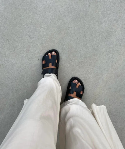 Collin – Moderne Cutout-Sandalen