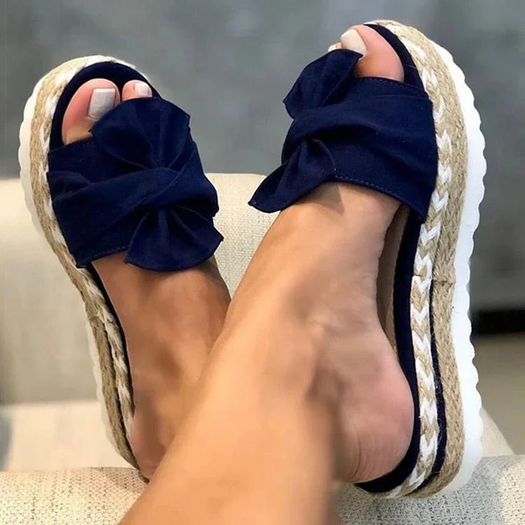 Keinna – Charmante Plateau-Sandalen mit Schleife
