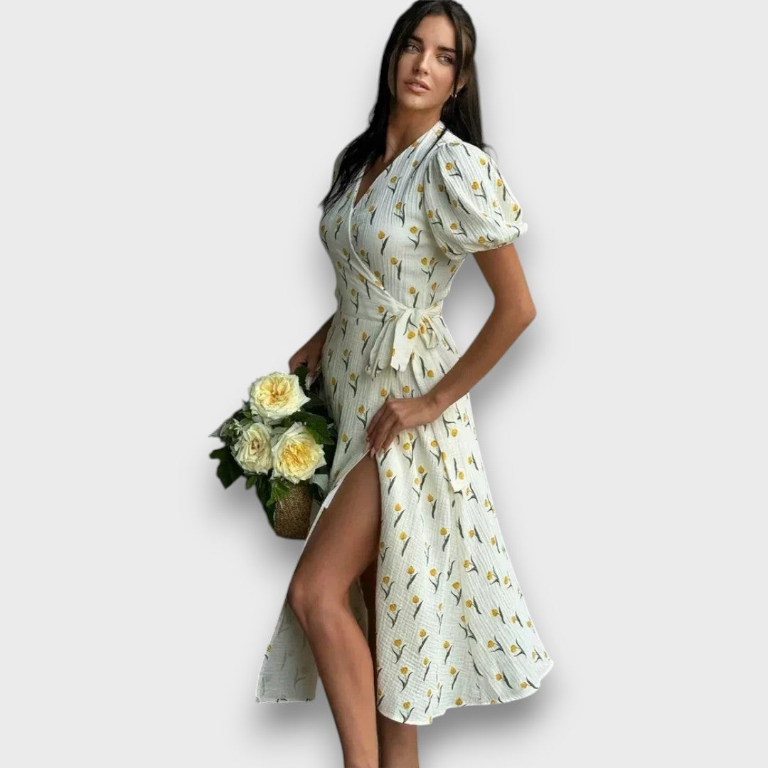 Elenya – Wickelkleid mit floraler Eleganz