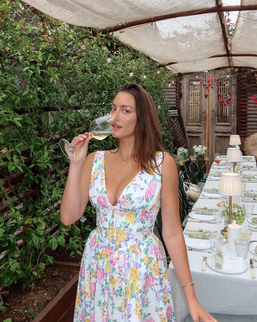 Aurora – Elegantes Sommerkleid mit Blumenmuster