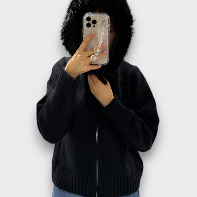 Alisanne – Strickjacke mit Reißverschluss und Faux-Fur-Kragen