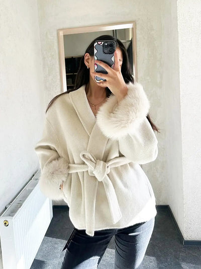 Damen Mantel mit Kunstfellbesatz – Eleganter Winter Kurzmantel