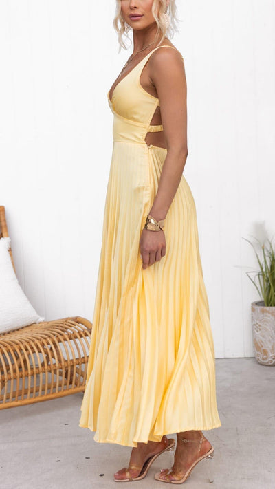 Elegantes Plisseekleid in Sonnengelb – Ärmellos mit V-Ausschnitt & fließender Silhouette