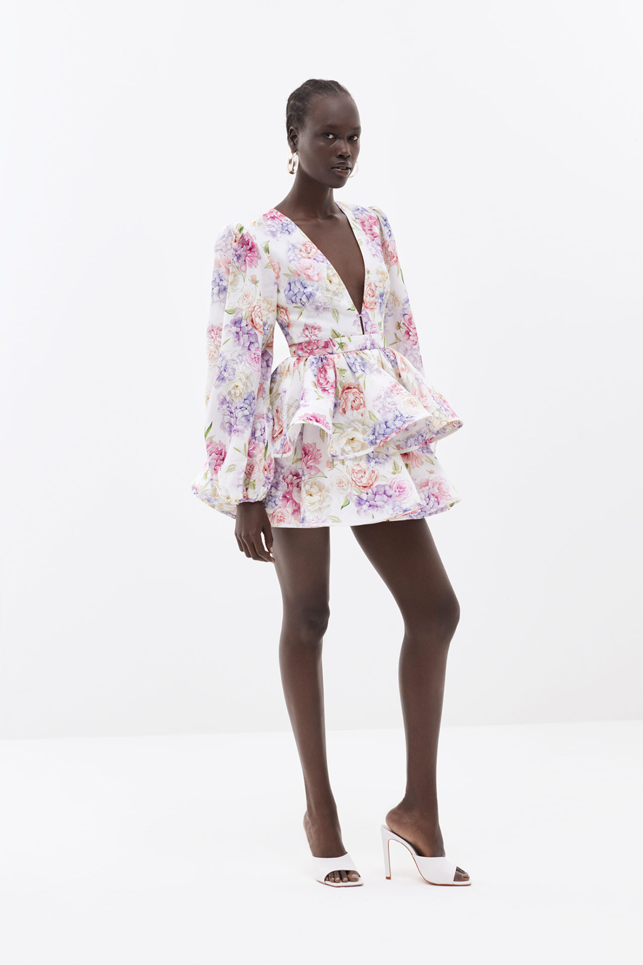 Kurzes Blumenkleid mit Puffärmeln und tiefem V-Ausschnitt für Damen