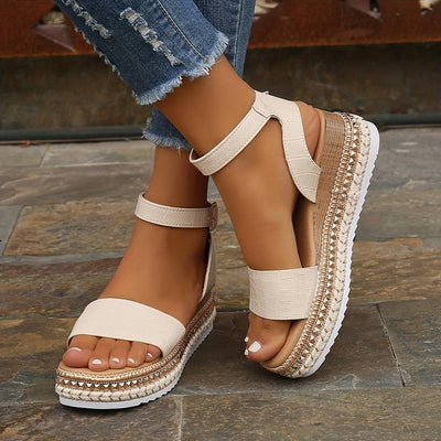 Sommer – Stylische und robuste Plateausandalen