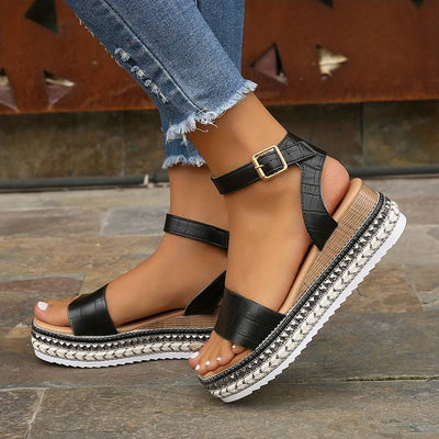 Sommer – Stylische und robuste Plateausandalen