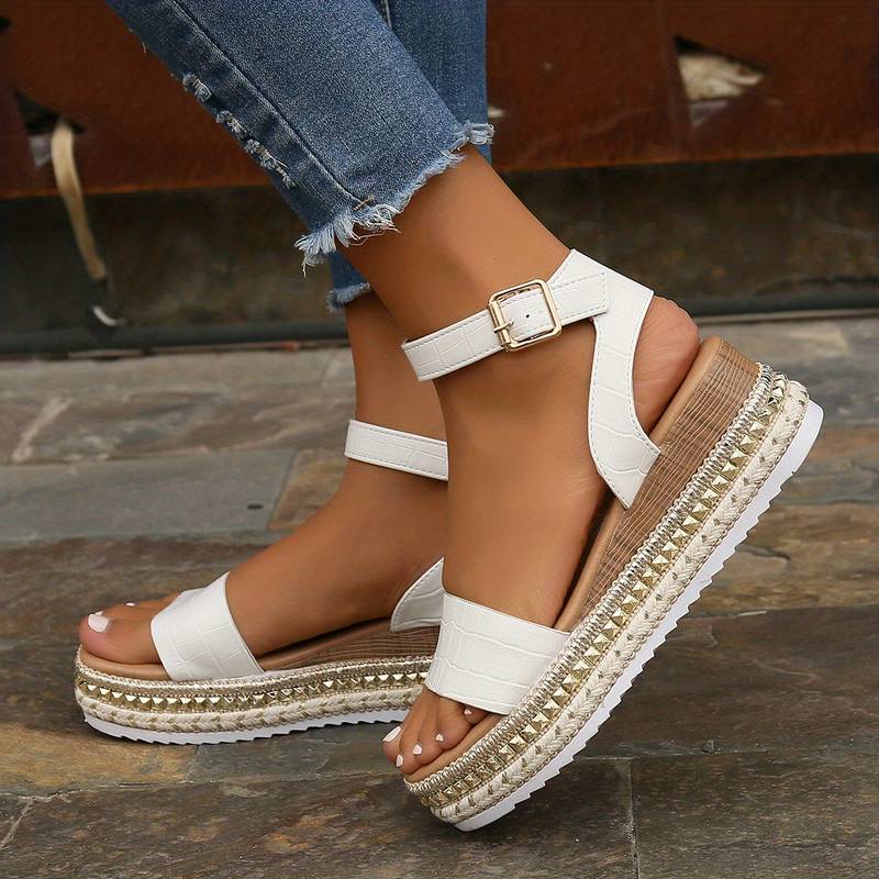 Sommer – Stylische und robuste Plateausandalen