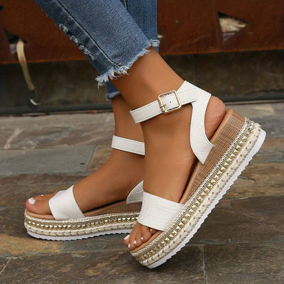 Sommer – Stylische und robuste Plateausandalen