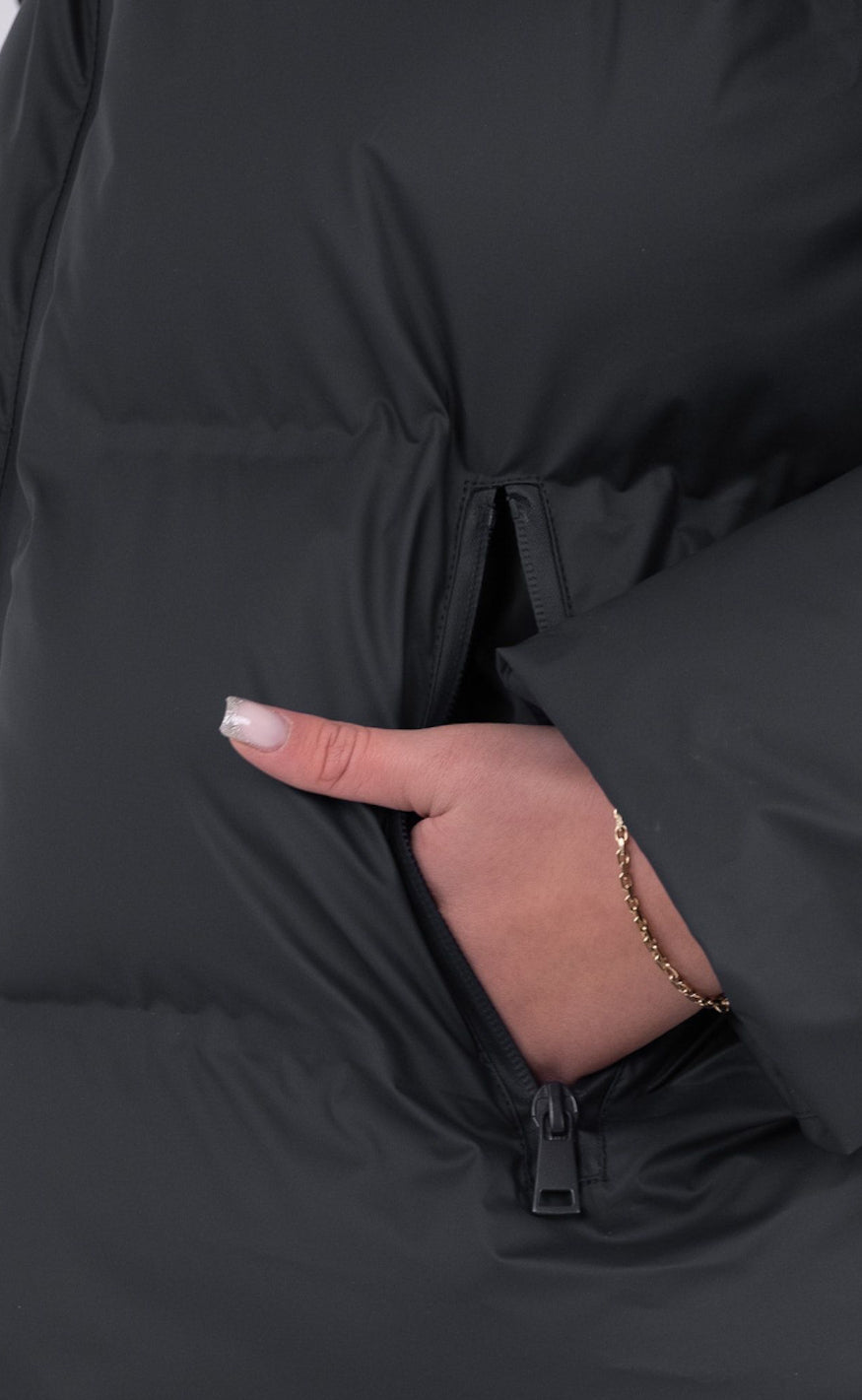 Katharina | Zeitlose Schwarze Daunenjacke mit Kapuze