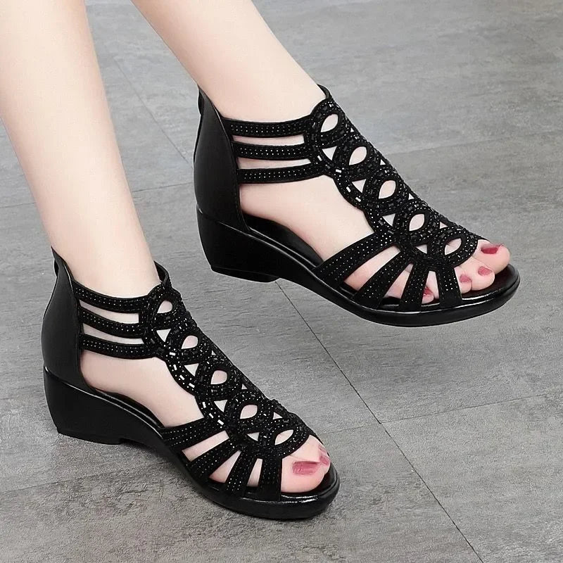 Ellora – Glitzernde Keilsandalen