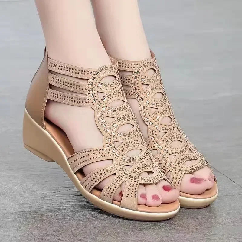 Ellora – Glitzernde Keilsandalen