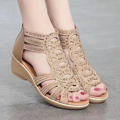Ellora – Glitzernde Keilsandalen