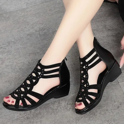 Ellora – Glitzernde Keilsandalen
