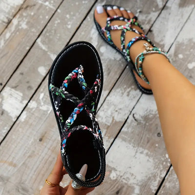 Ginavelle – Stilvolle Sandalen mit geflochtenen, mehrfarbigen Riemchen